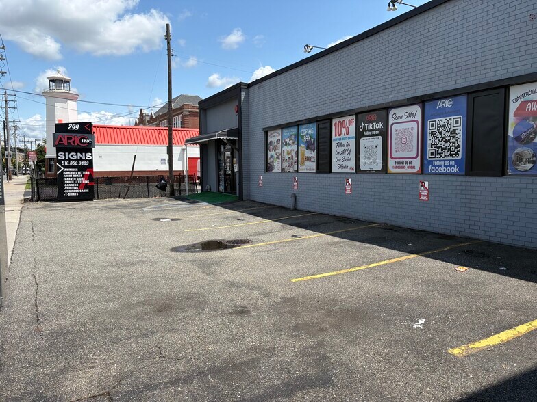 More Photos Of 299 Peninsula Blvd, Hempstead Showroom For Lease
