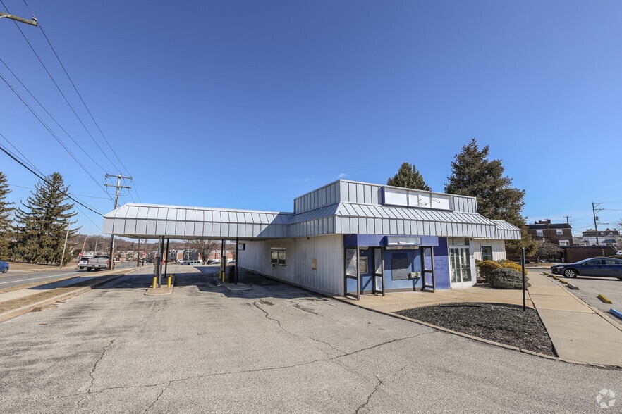 Primary Photo Of 7133 Ridge Ave, Philadelphia Bank For Lease