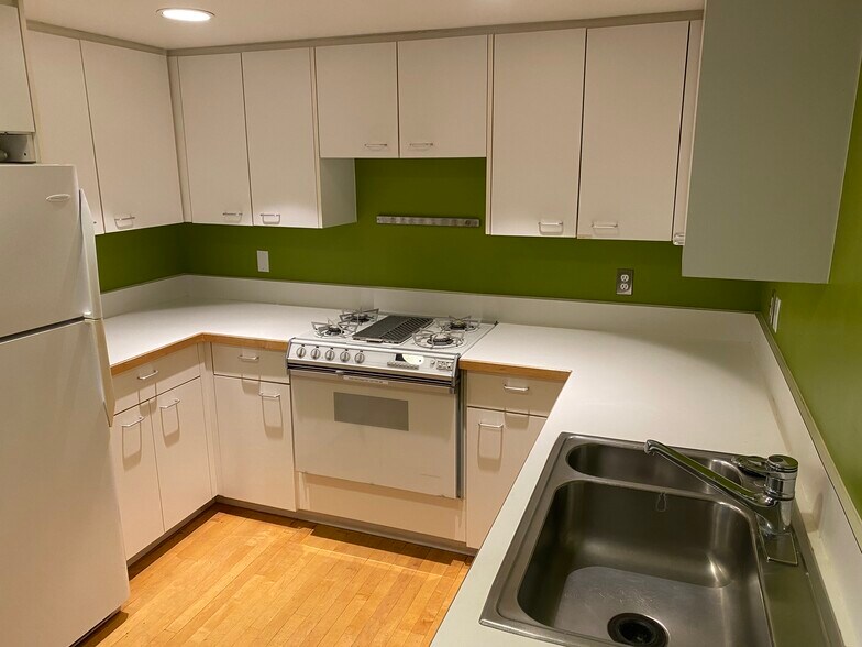 More Photos Of 1124 Eastlake Ave E, Seattle Loft Creative Space For Lease