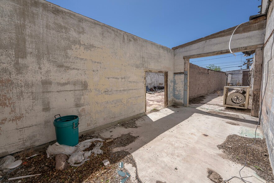 More Photos Of 232 E Beale St, Kingman Storefront For Sale