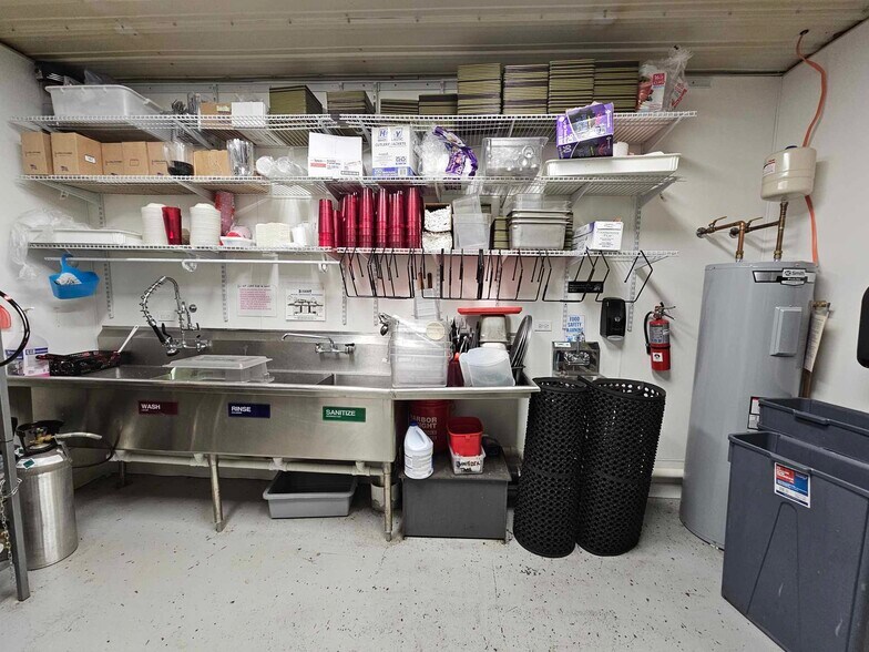 More Photos Of 215 Main St, Royalton Bar For Sale