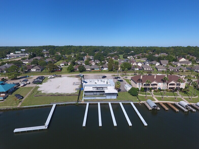 More Photos Of 15659 Marina Dr, Montgomery Restaurant For Sale