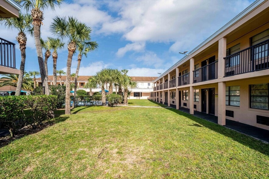 More Photos Of 510 Lane Ave S, Jacksonville Hotel For Sale