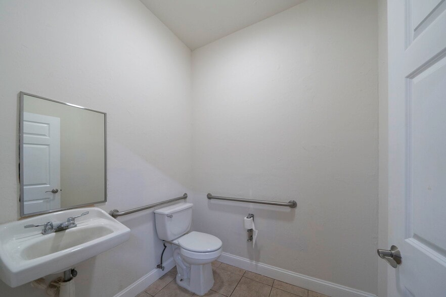 More Photos Of 24551 Production Cir, Bonita Springs Showroom For Lease