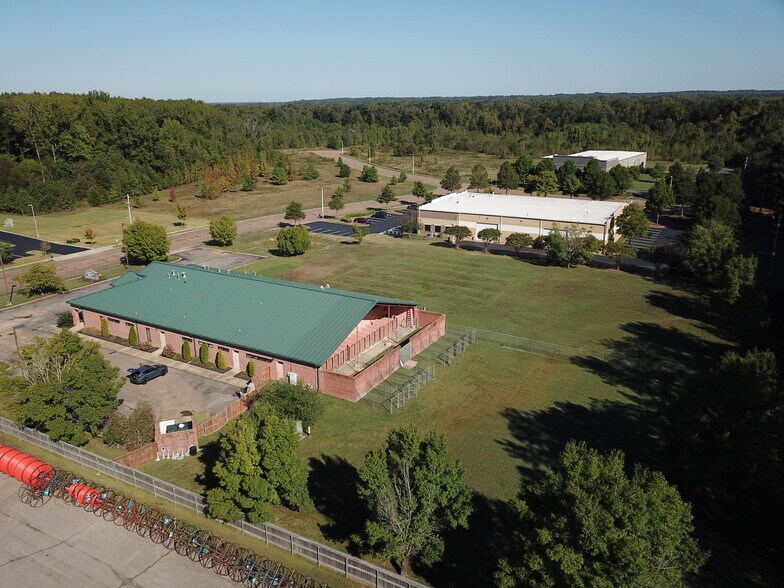 More Photos Of 3210 Cypress Ridge Dr, Eads Veterinarian Kennel For Sale