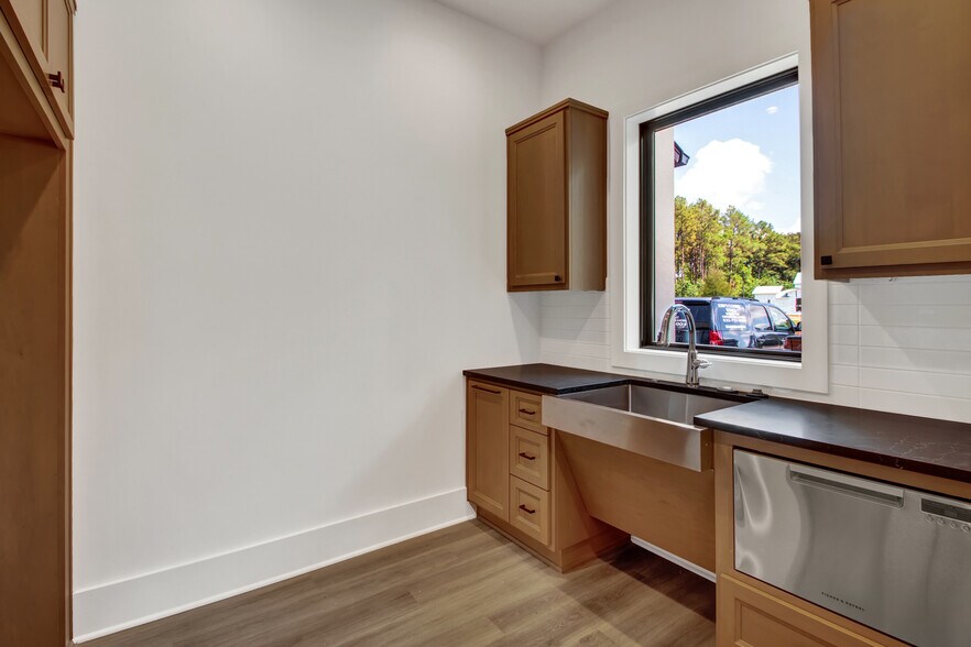 More Photos Of 9070 Gleannloch Forest Dr, Spring Medical For Lease