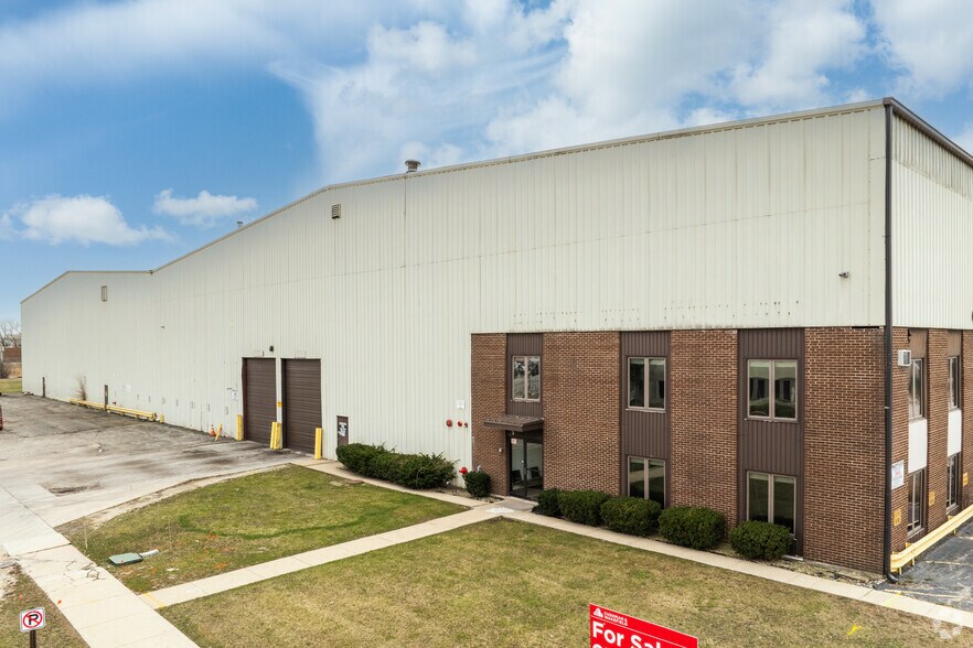 Primary Photo Of 5443 W 70th Pl, Bedford Park Manufacturing For Sale