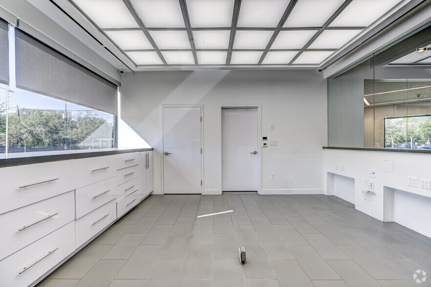 More Photos Of 1777 Sage Rd, Houston Freestanding For Lease