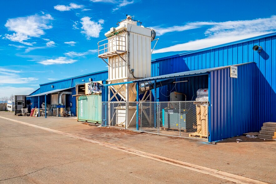 More Photos Of 42621 2nd St E, Lancaster Warehouse For Sale