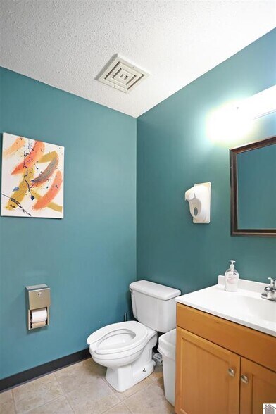 More Photos Of 145 Vine St, Benton Medical For Sale