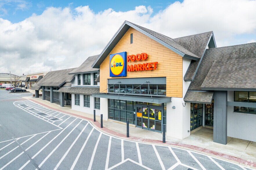 More Photos Of 3564 Penn Ave, Sinking Spring Unknown For Lease