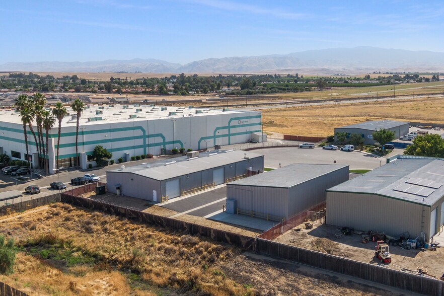 More Photos Of 138 Coremark Ct, Bakersfield Service For Lease