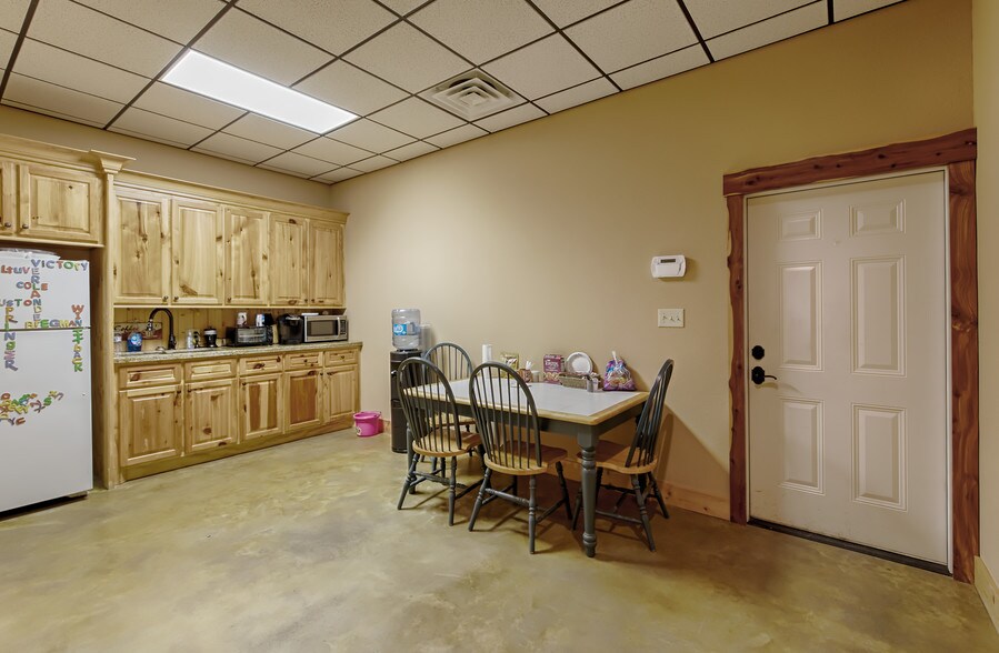 More Photos Of 1274 Blake Rd, Conroe Office For Lease