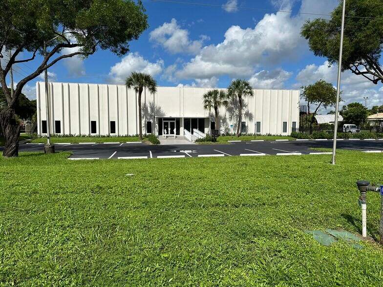 Primary Photo Of 1601 N Powerline Rd, Pompano Beach Warehouse For Lease