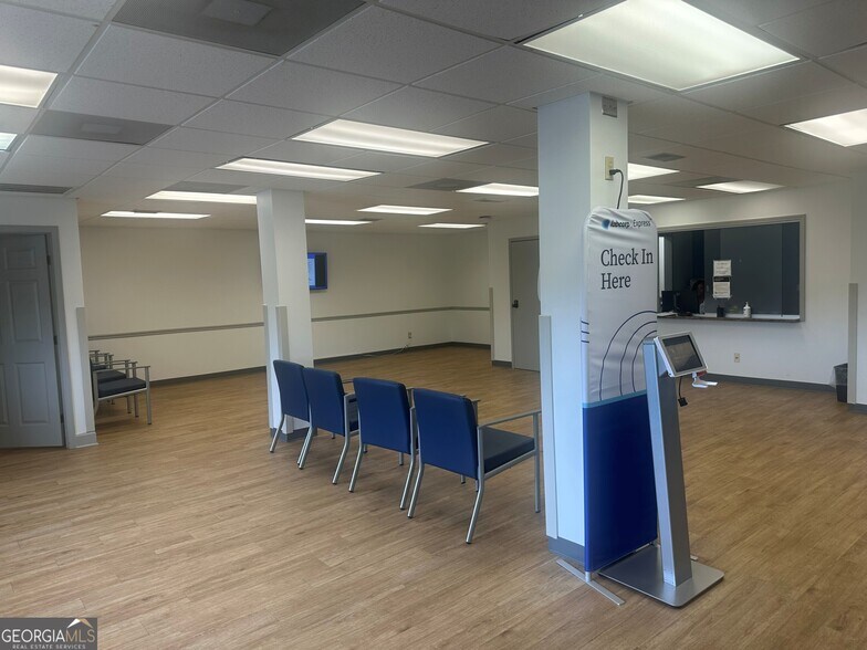 More Photos Of 670 S 8th St, Griffin Medical For Sale