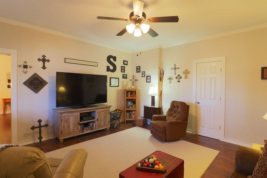More Photos Of 2784 W State Highway 154, Quitman Hotel For Sale