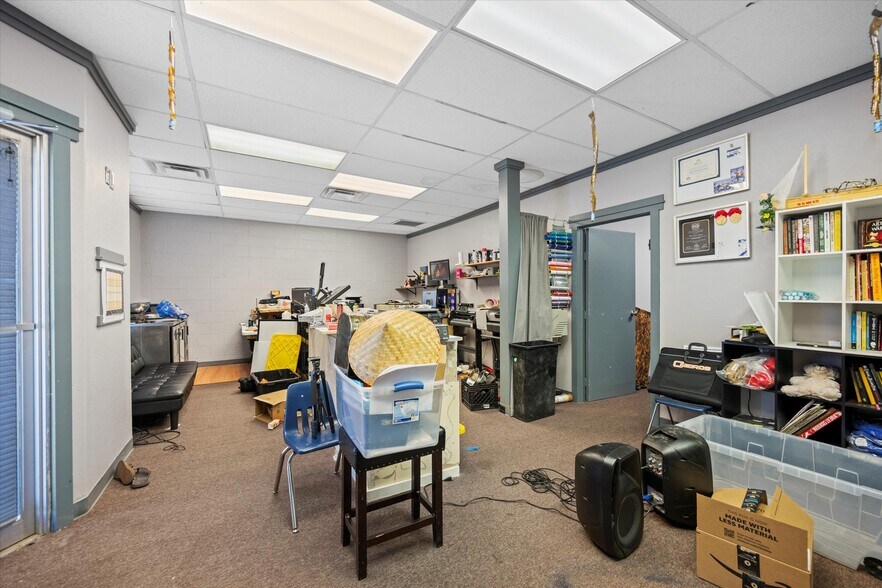 More Photos Of 614 W Central Ave, Wiggins General Retail For Sale