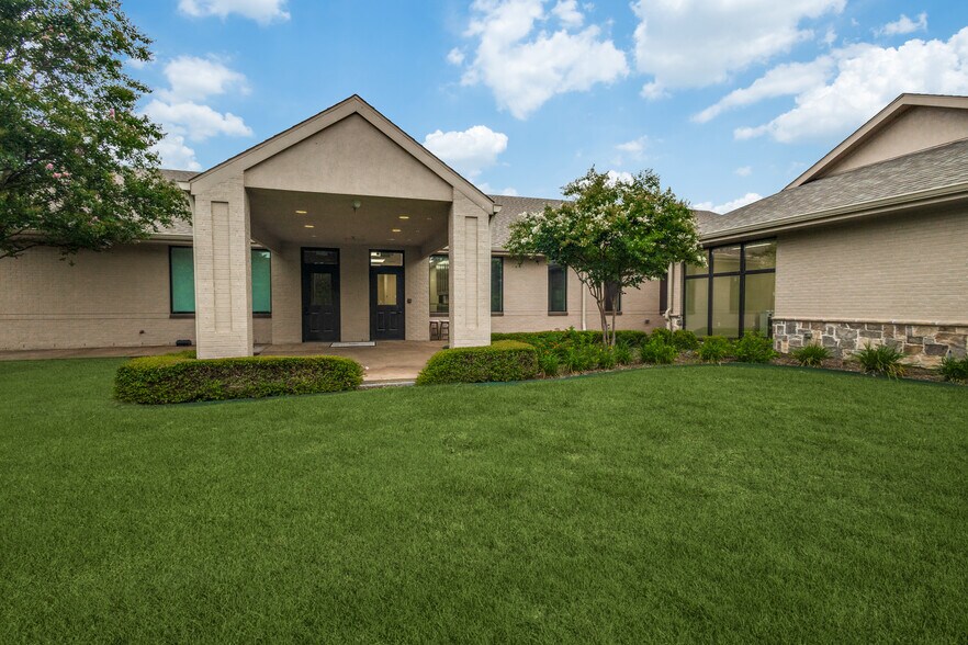 More Photos Of 6200 Stone Hill Farms Pky, Flower Mound Loft Creative Space For Sale