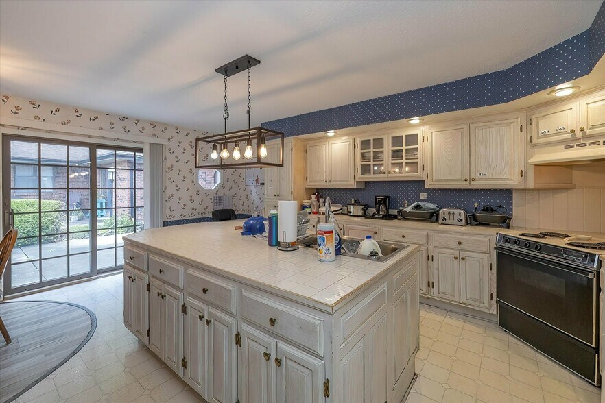 More Photos Of 714 College Dr, Anderson Apartments For Sale