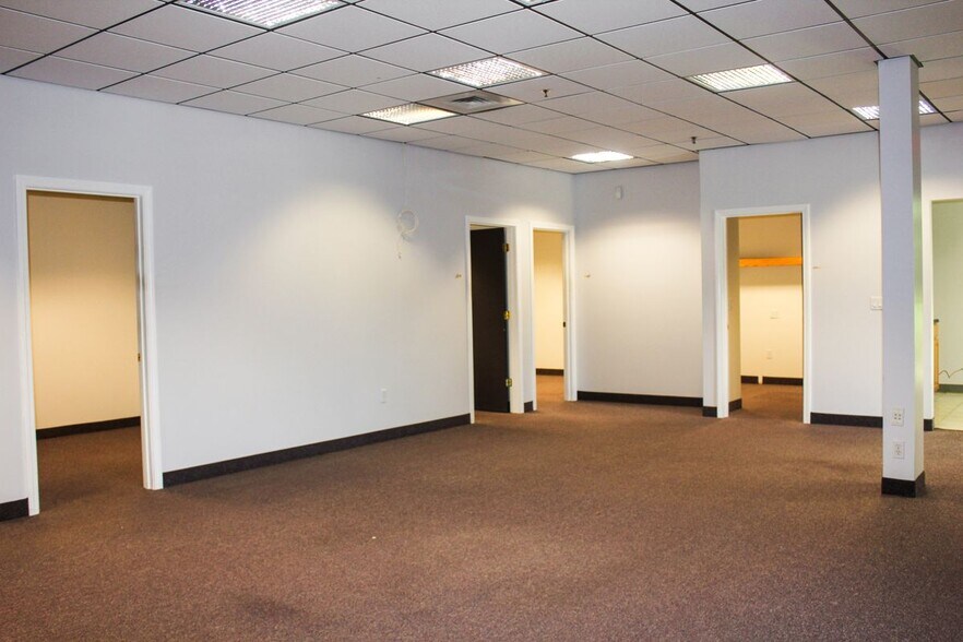 More Photos Of 70 Zachary Rd, Manchester Research And Development For Lease