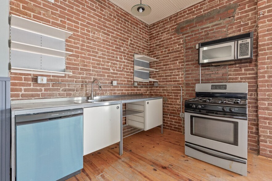 More Photos Of 116-118 N Main St, Sand Springs Storefront Retail Residential For Sale