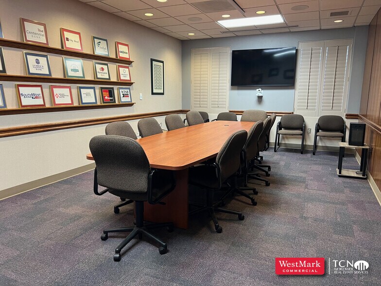 More Photos Of 1323 58th St, Lubbock Office For Lease