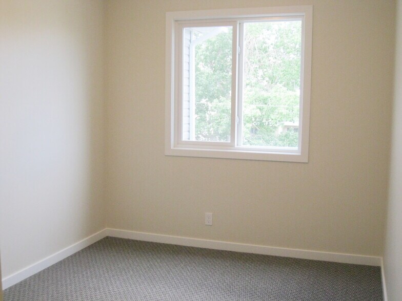 More Photos Of 106 Jespersen Ave, Spruce Grove Apartments For Sale