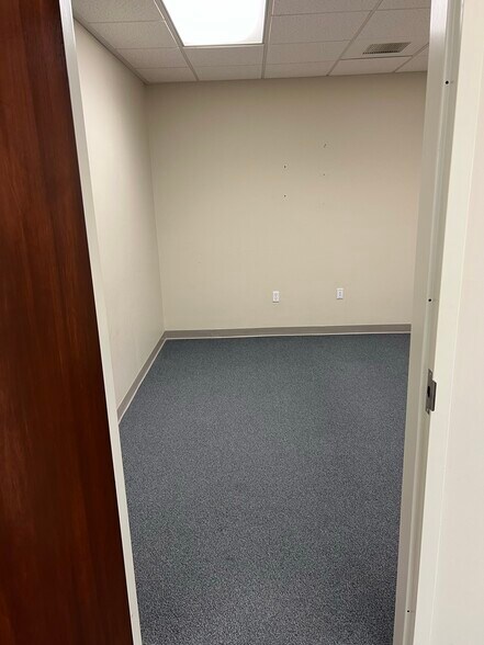 More Photos Of 550 Long Point Rd, Mount Pleasant Medical For Lease