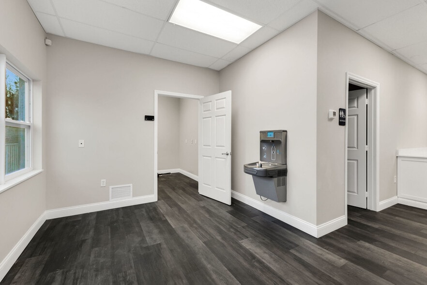 More Photos Of 2421 Shreve St, Punta Gorda Office For Lease