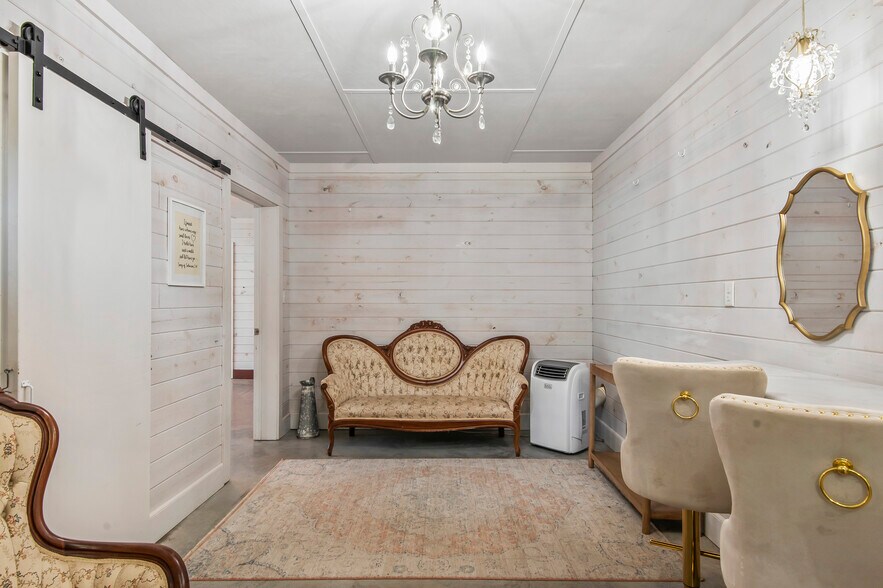 More Photos Of 74 Gore Rd, Boaz Restaurant For Sale