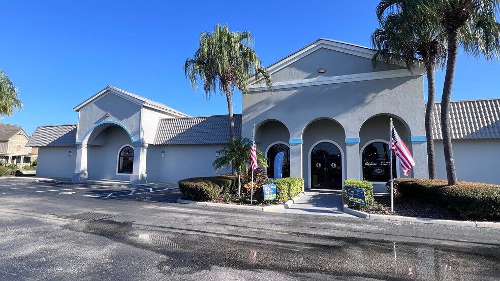 More Photos Of 11221 E Colonial Dr, Orlando Department Store For Lease
