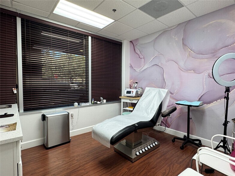 More Photos Of 6150 Metrowest Blvd, Orlando Medical For Lease