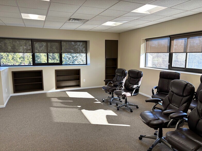 More Photos Of 119 Hawley Rd, Oxford Warehouse For Lease