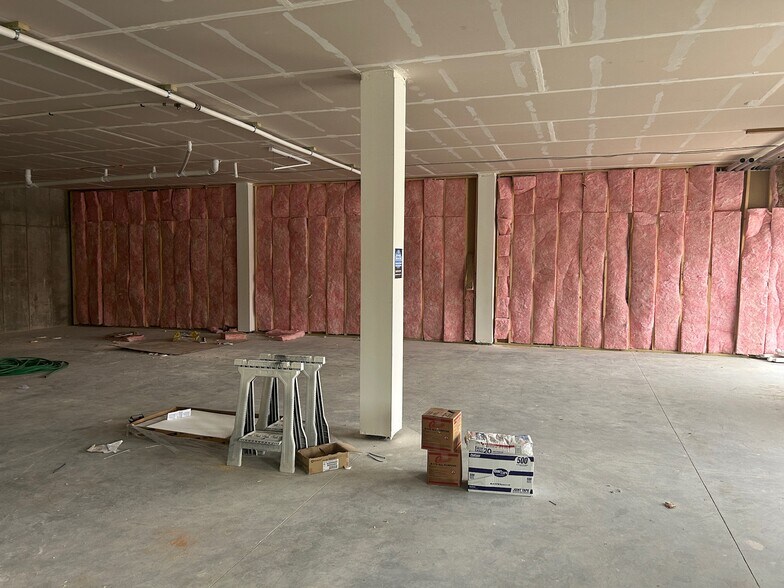 More Photos Of 860 Haines Dr, Liberty Office For Sale