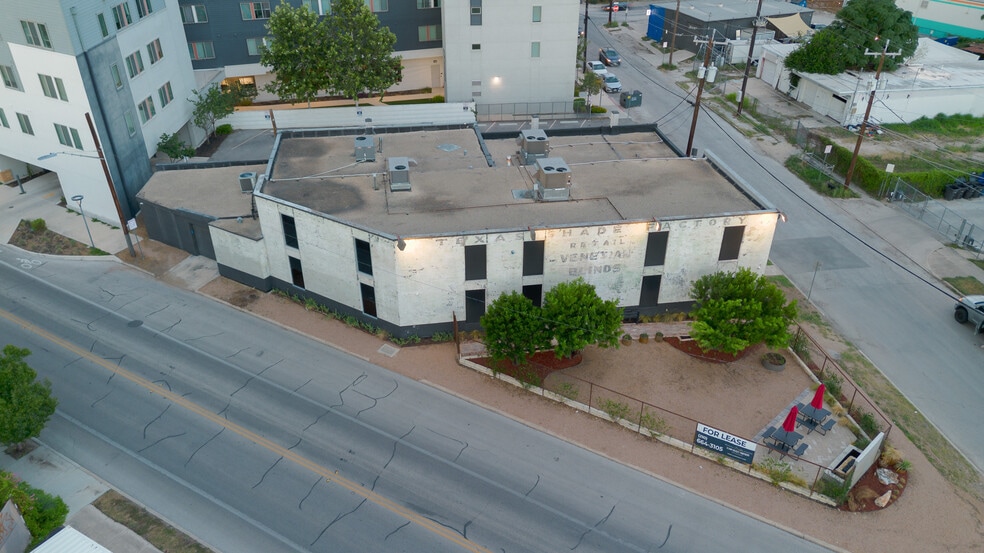 More Photos Of 915 Dallas St, San Antonio Flex For Lease