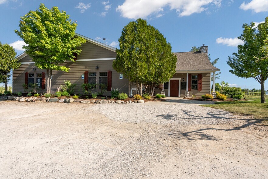 More Photos Of 10343 E Hilltop Rd, Suttons Bay Winery Vineyard For Sale