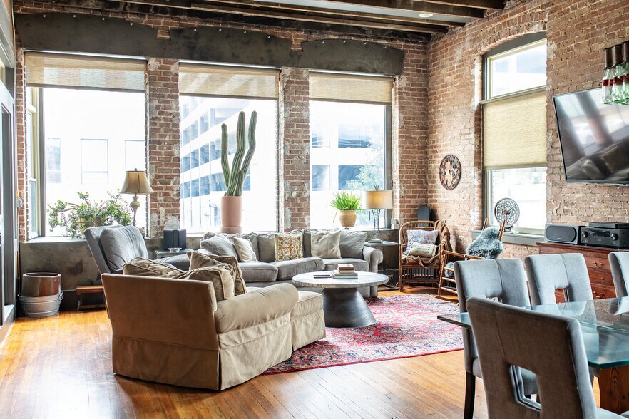 More Photos Of 112 18th St N, Birmingham Storefront For Sale