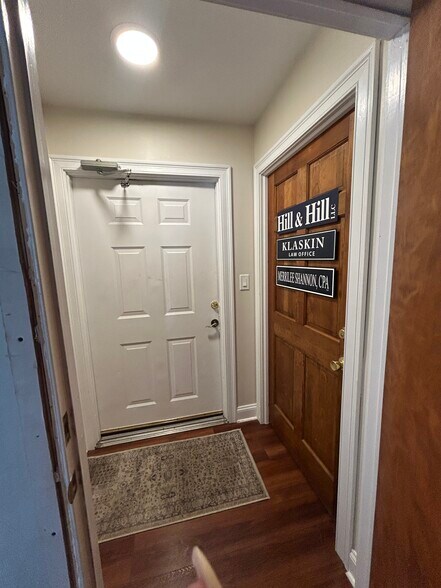 More Photos Of 2-6 Samson Rock Dr, Madison Office For Lease