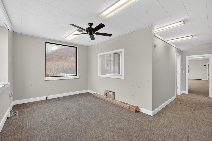 More Photos Of 671 Naugatuck Ave, Milford Warehouse For Sale