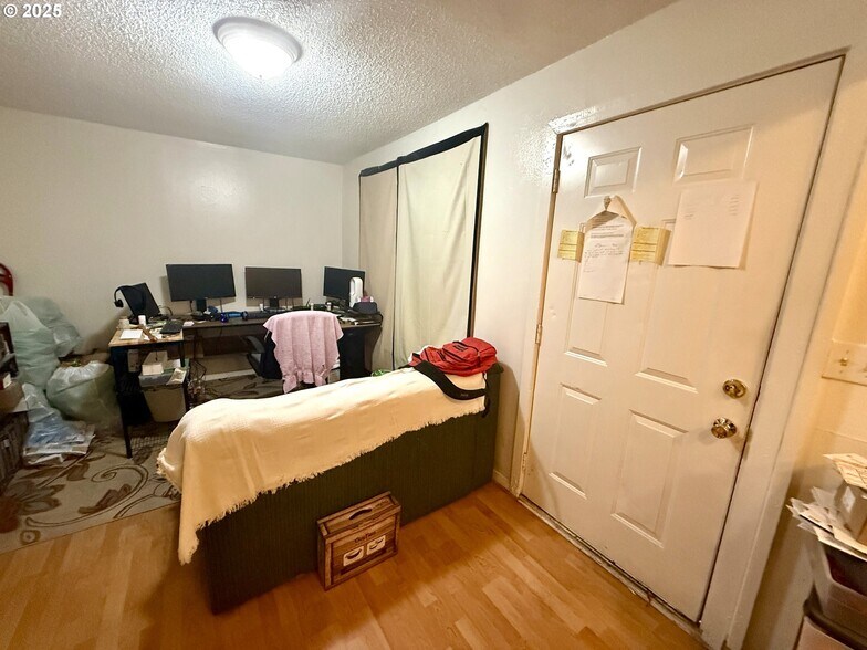 More Photos Of 1900 Monroe St, North Bend Apartments For Sale