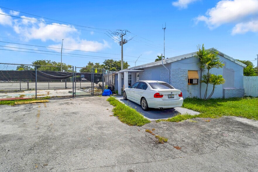More Photos Of 41 William Rd, West Park Freestanding For Sale