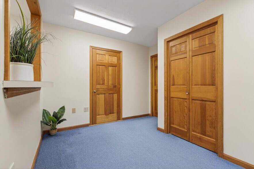 More Photos Of 25 Country Club Rd, Gilford Medical For Sale