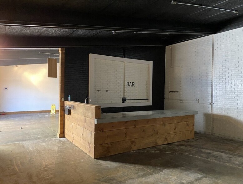 More Photos Of 1036 W Sunshine St, Springfield Freestanding For Sale