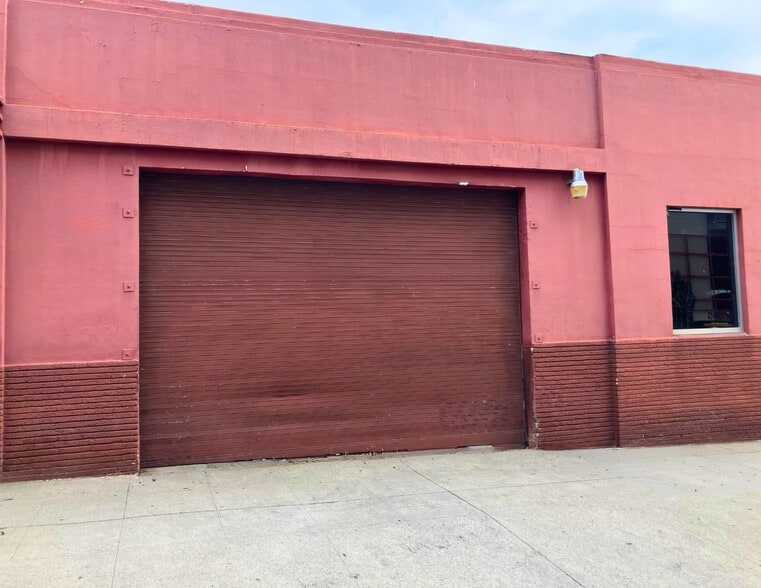 More Photos Of 72 E Palm Ave, Burbank Showroom For Lease