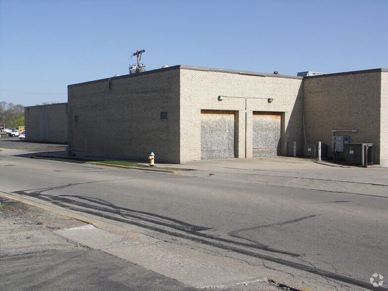 More Photos Of 1000-1006 1st Ave, Rock Falls Unknown For Lease