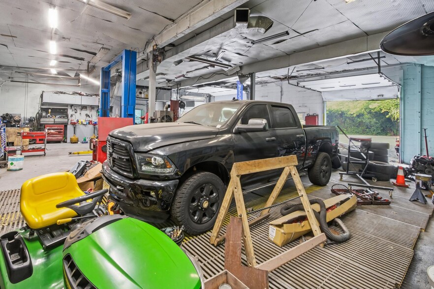 More Photos Of 344 Indian Ave, Bridgeton Auto Repair For Sale