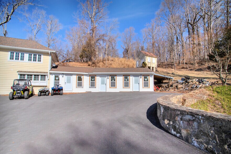 More Photos Of 14943 York Rd, Sparks Glencoe Specialty For Sale