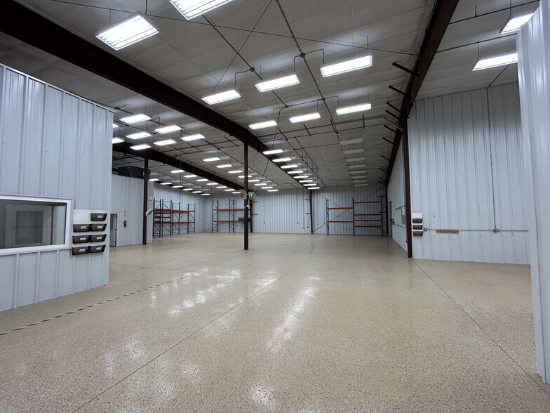 More Photos Of 601 4th St, De Smet Warehouse For Sale