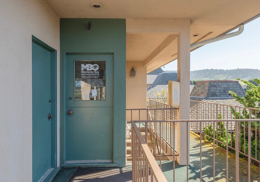 More Photos Of 26535 Carmel Rancho Blvd, Carmel Medical For Lease