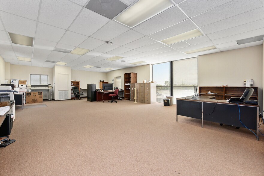 More Photos Of 165 Tecon Cv, Buda Warehouse For Lease